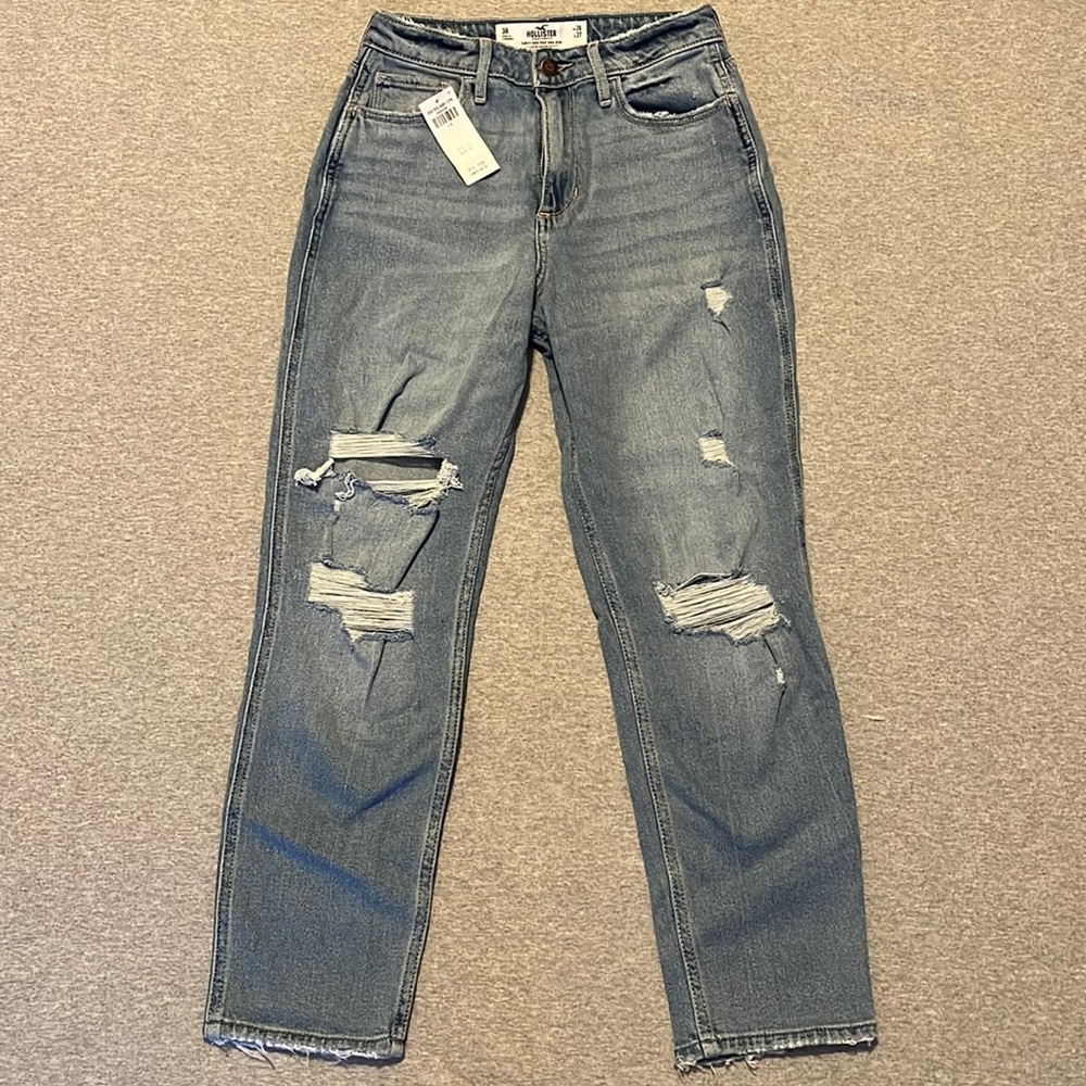 Hollister Curvy High Rise Mom Jeans NWT Size 3R, W26, L27 Back to School!
